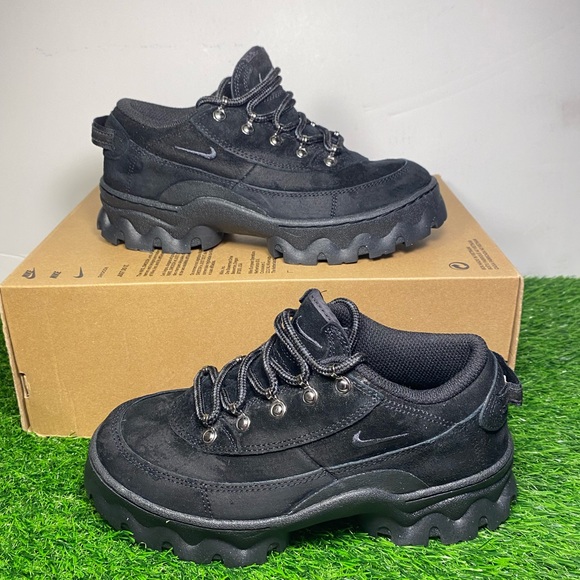 Women’s Nike Lahar Low 'Triple Black' Size 6 Hiking Shoes DB9953-001 BRAND NEW - Picture 1 of 7
